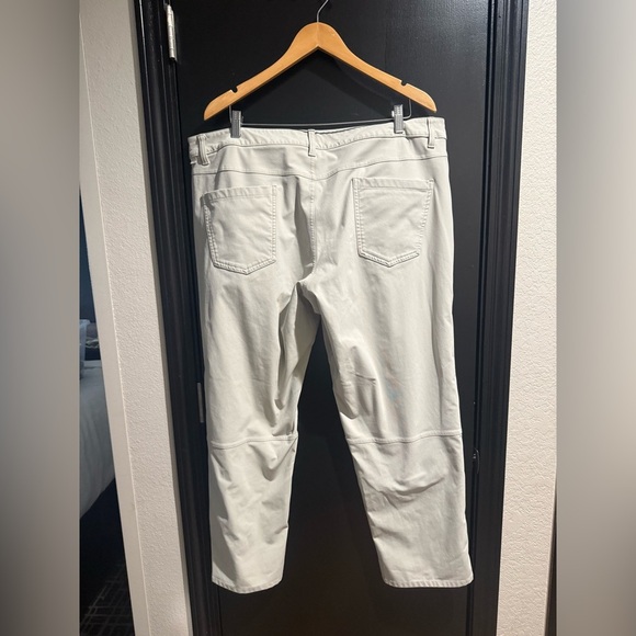 Lululemon ABC Classic Fit 5 Pocket Straight Leg Pants Size 40. - Picture 4 of 6